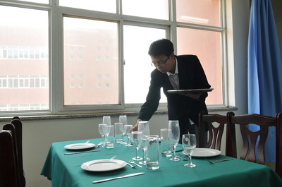 餐飲服務(wù)與客房管理實訓(xùn)室 餐飲服務(wù)模塊的實踐探索